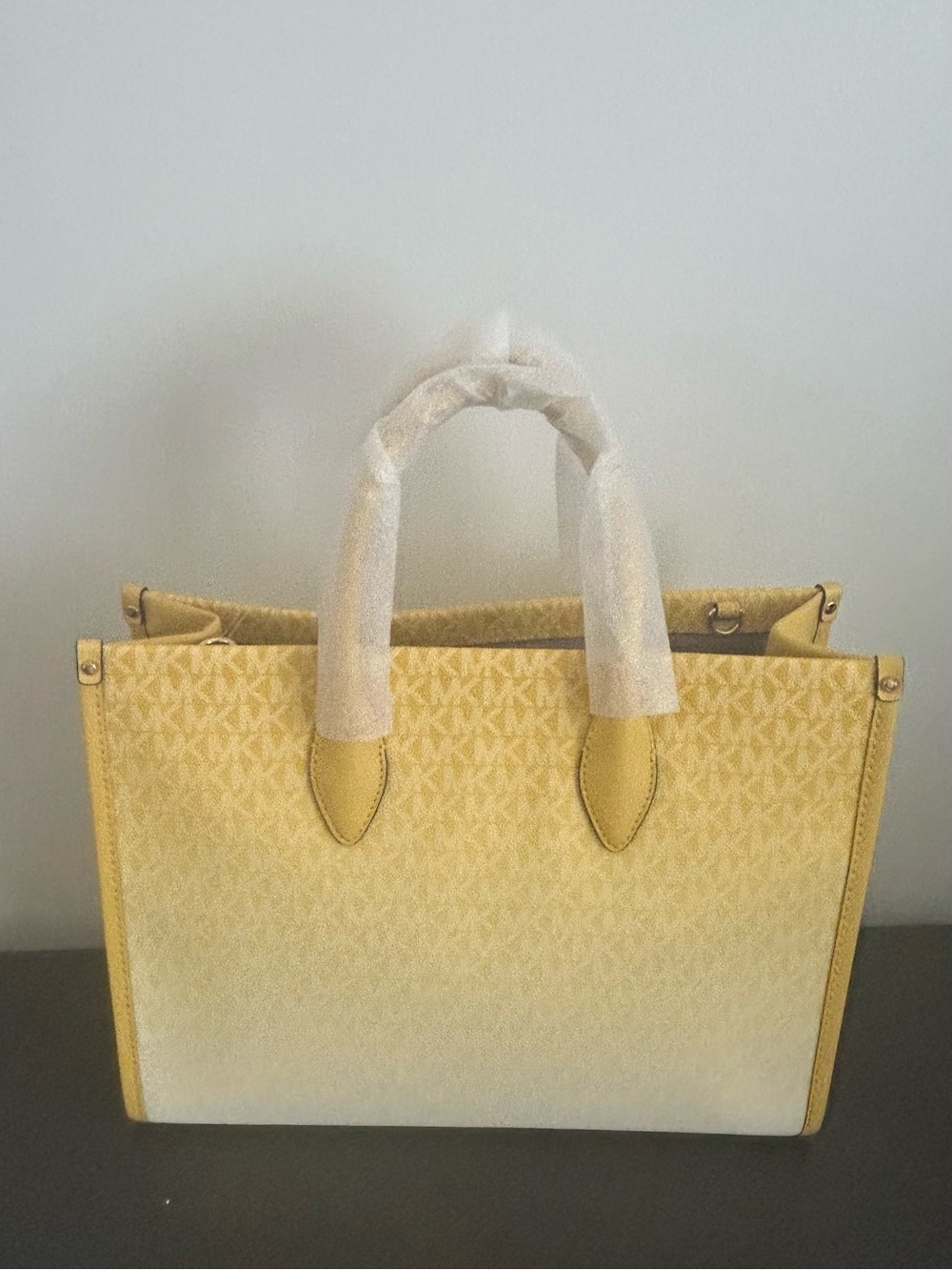 Michael Kors Mirella Medium East West Tote Daisy Yellow MK Signature Crossbody - Picture 7 of 12